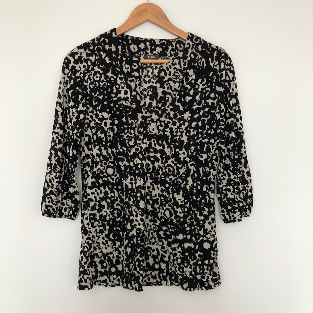3/4 Sleeve Black & Tan Patterned Blouse